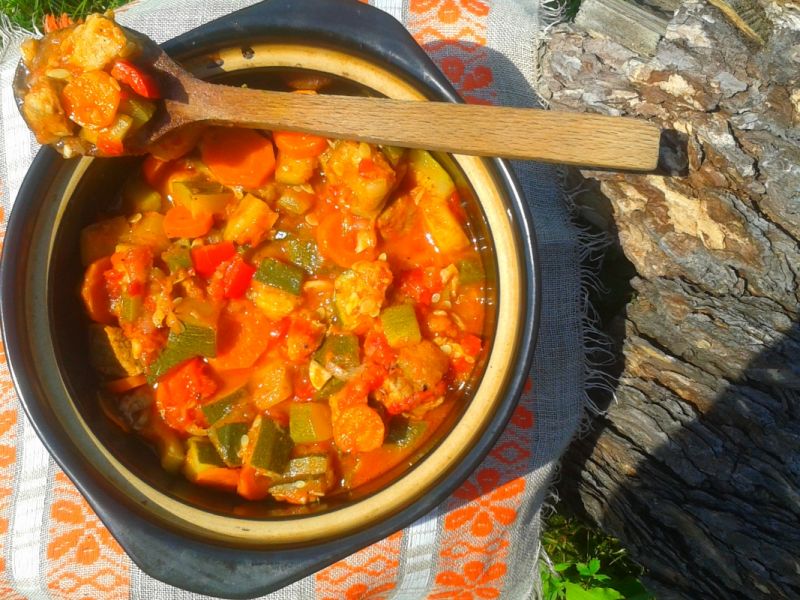 Leczo a`la Igraszki Losu z cukinią i bakłażanem