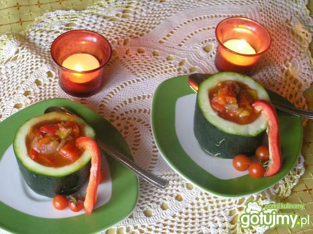 Leczo w miseczkach z cukinii