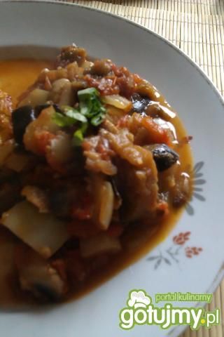 Leczo z bakłażanem i białą papryką