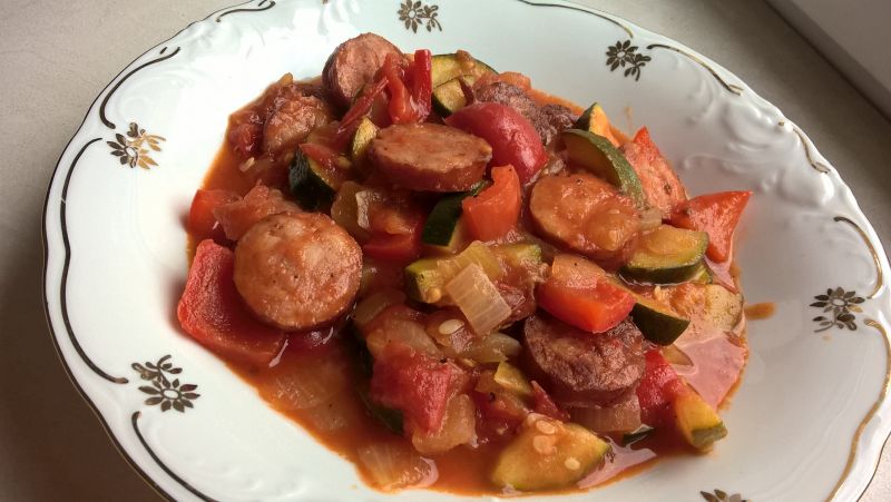 Leczo z cukinią i papryką