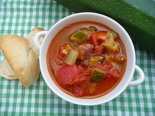 Leczo z cukinią i pomidorami malinowymi