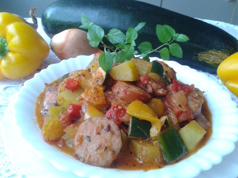 Leczo z cukinii z kiełbasą Leczo z cukinii z kiełbasą