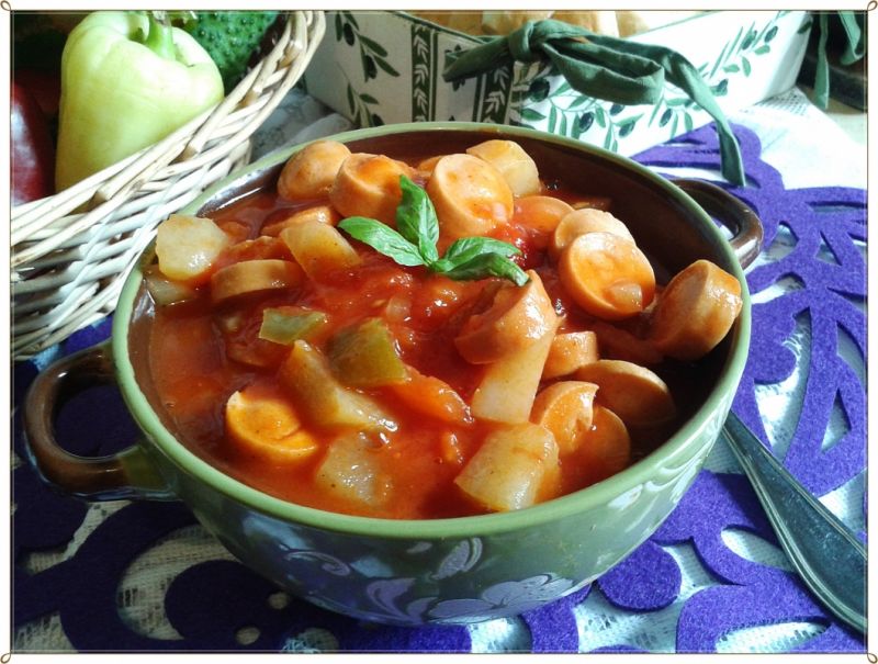 Leczo z kalarepką i parówkami Leczo z kalarepką i parówkami