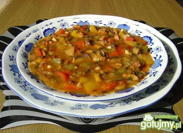 Leczo z Kiełbasą i Szczypiorkiem Leczo z Kiełbasą i Szczypiorkiem