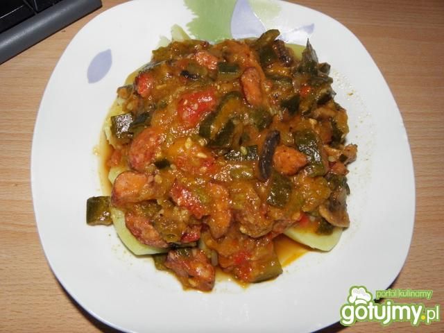 Leczo z kiełbasą i warzywami Leczo z kiełbasą i warzywami