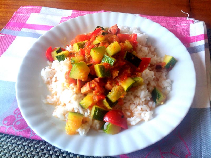 Leczo z kiełbaską i ryżem