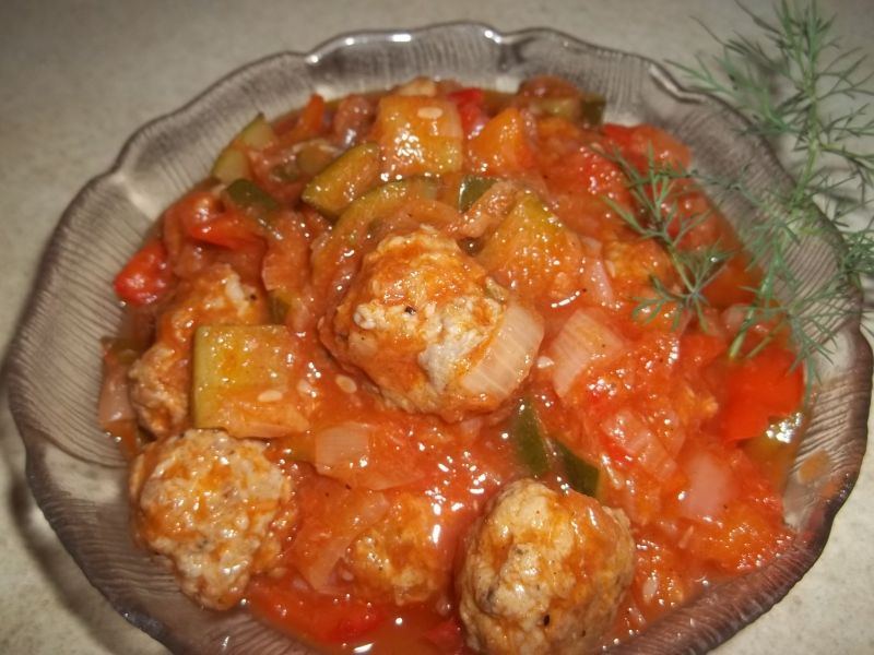 Leczo z klopsikami Leczo z klopsikami