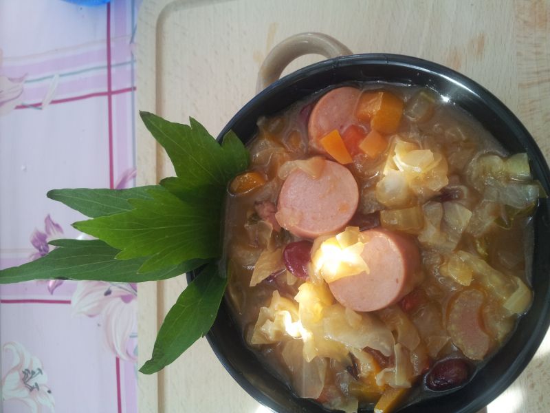 Leczo z kwasem z kiszonych ogórków i polską