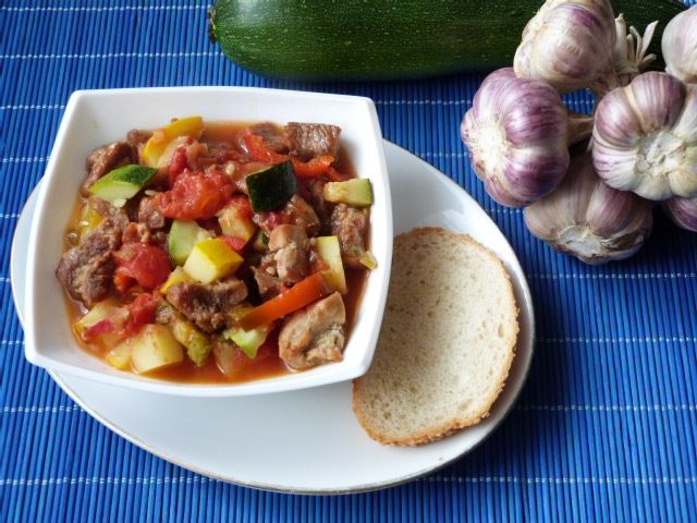 Leczo z mięsem wieprzowym