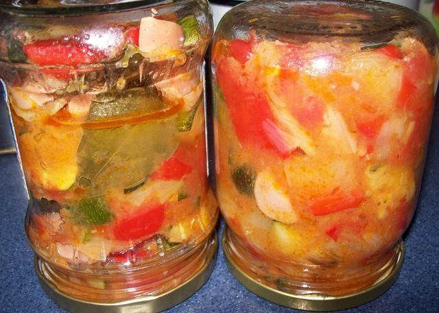 Leczo z papryką, cukinią i parówką Leczo z papryką, cukinią i parówką