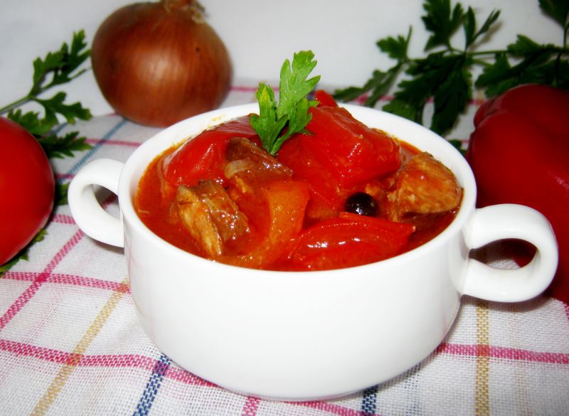 Leczo z papryką i pomidorami