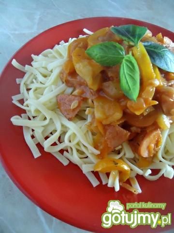 Leczo z parówką i kiełbasą Leczo z parówką i kiełbasą