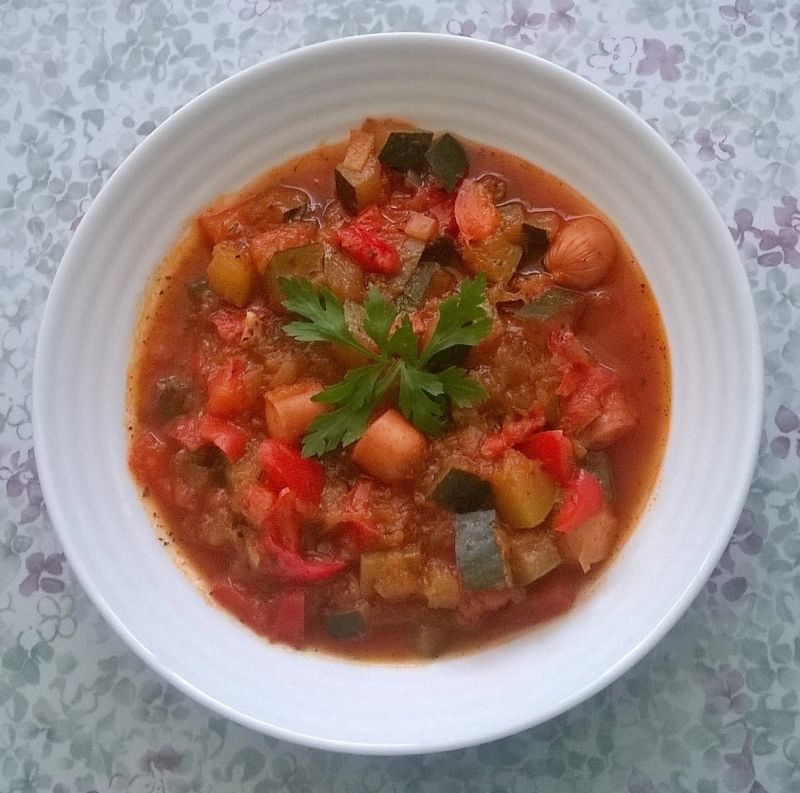 Leczo z parówkami Leczo z parówkami