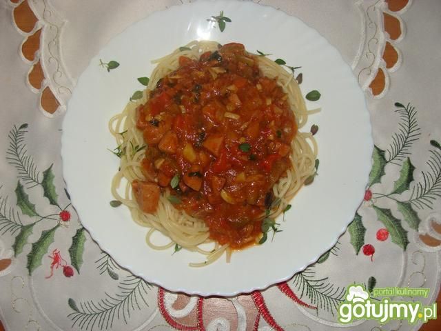 Leczo z parówkami i makaronem spagetti Leczo z parówkami i makaronem spagetti
