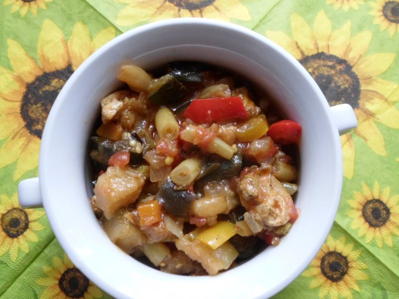 Leczo z piersią z kurczaka Leczo z piersią z kurczaka