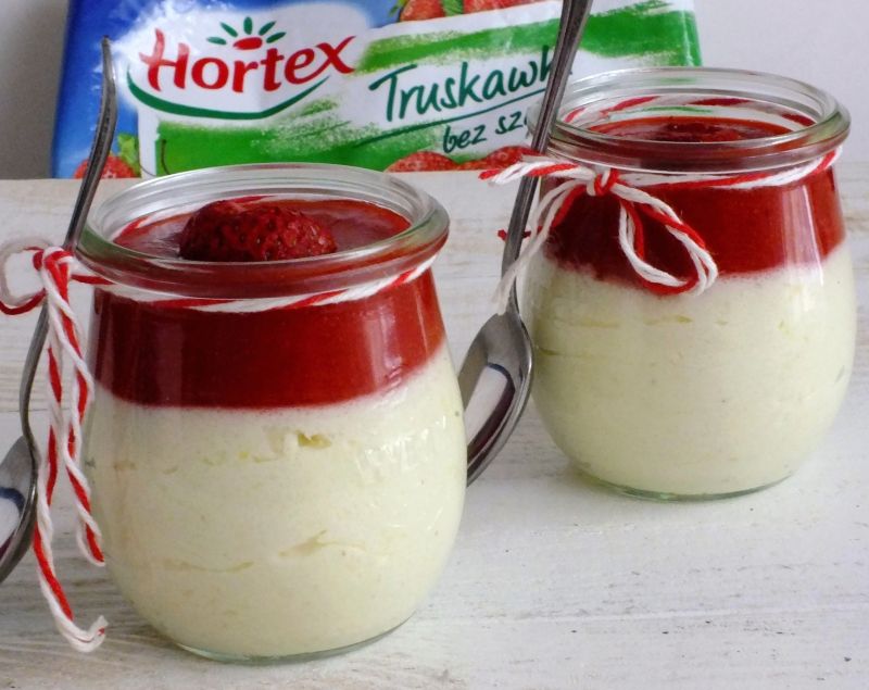 Legumina z sosem truskawkowym 