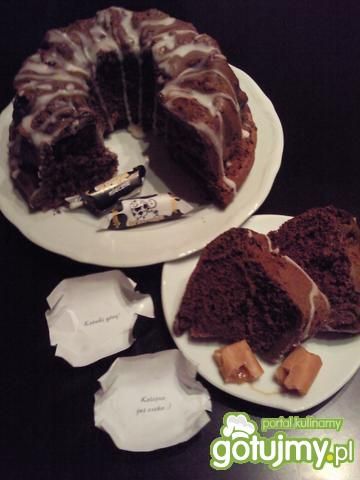 Lekka czekoladowa babeczka z krówkami Lekka czekoladowa babeczka z krówkami