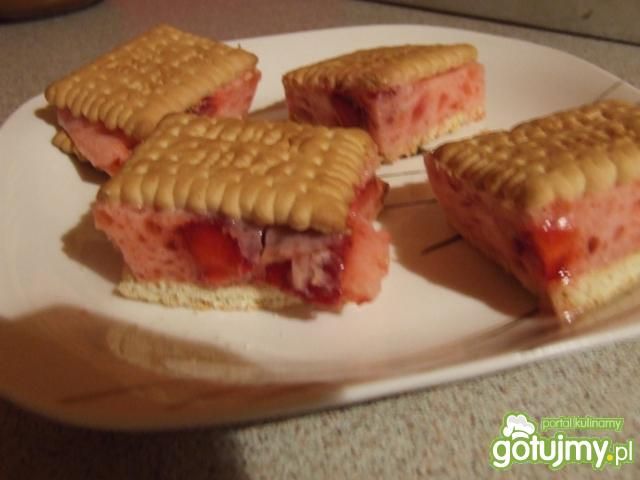 Lekka pianka z truskawkami Lekka pianka z truskawkami