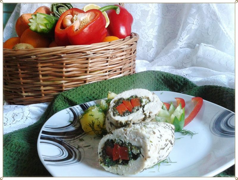 Lekka pierś ze szpinakiem i papryką