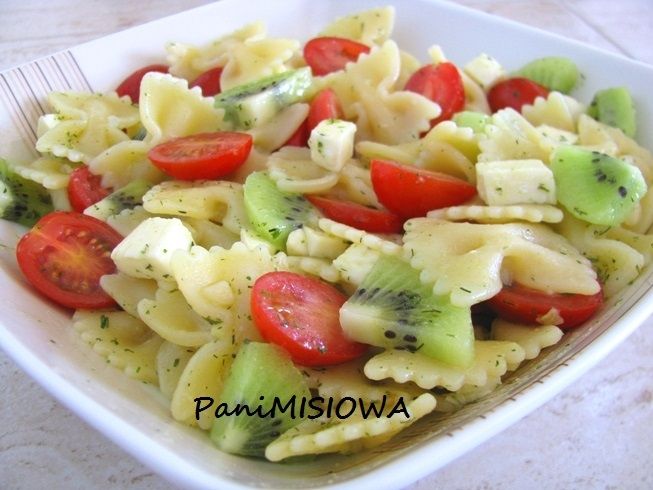 Lekka sałatka makaronowa z kiwi Lekka sałatka makaronowa z kiwi