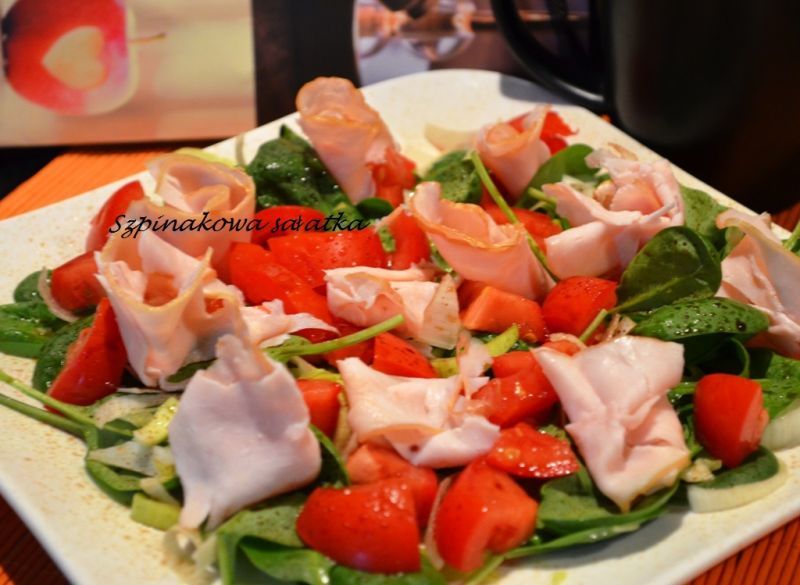 Lekka sałatka na szpinaku Lekka sałatka na szpinaku