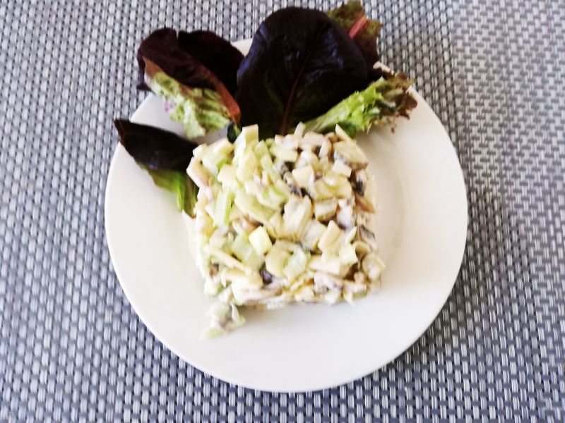 Lekka sałatka pieczarkowa