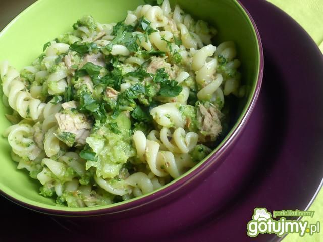 Lekka sałatka z brokułami