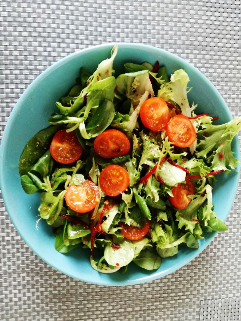 Lekka sałatka z burakiem i pomidorkami