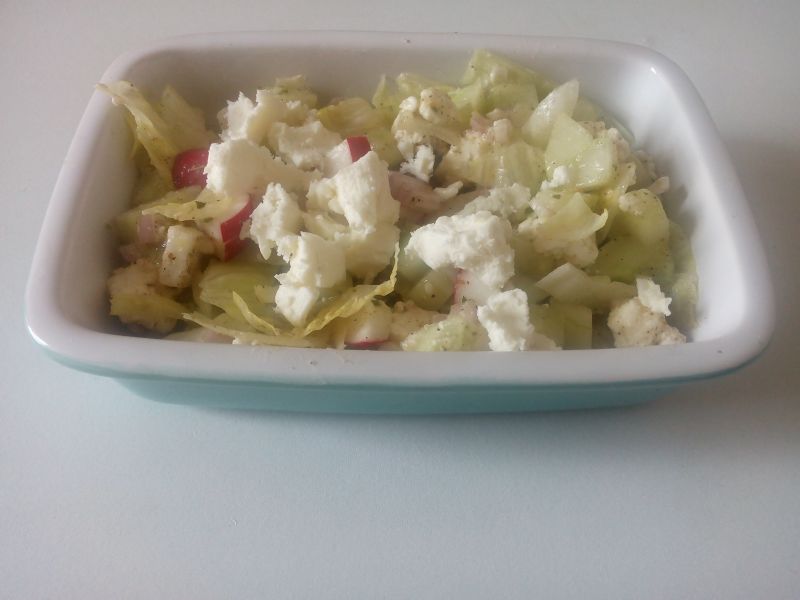 Lekka Sałatka z Grecką Fetą