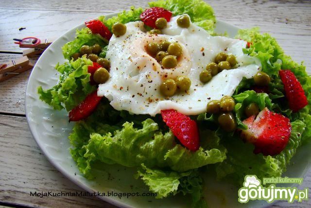 Lekka sałatka z jajkiem sadzonym  Lekka sałatka z jajkiem sadzonym