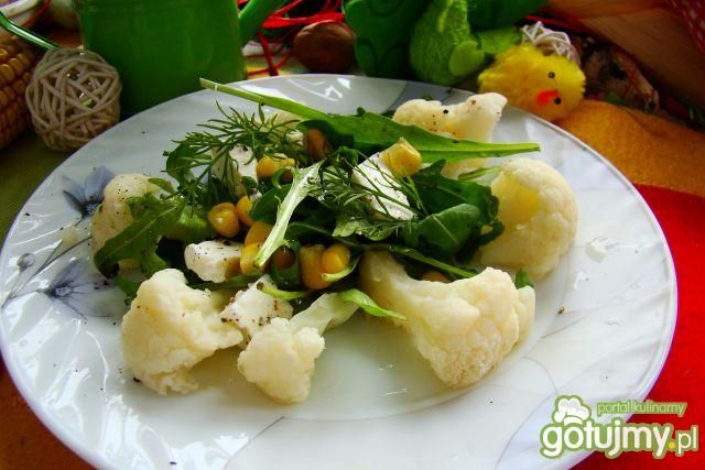 Lekka sałatka z kalafiorem i serem 