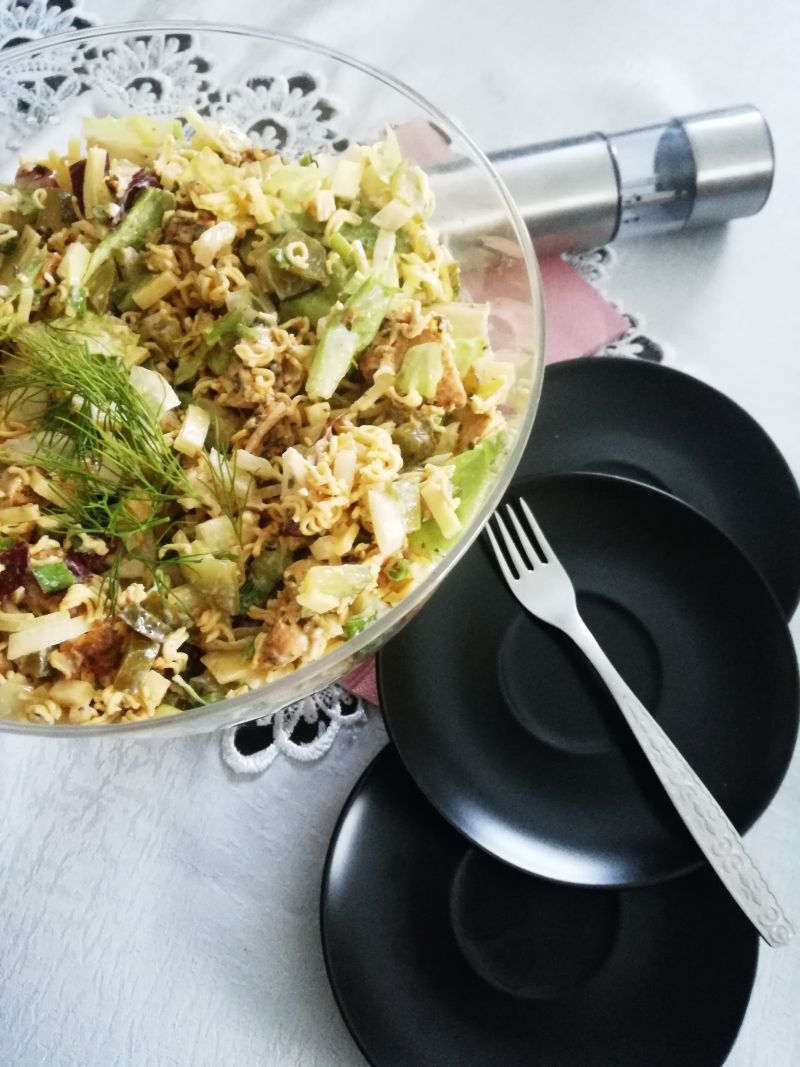 Lekka sałatka z kurczakiem Lekka sałatka z kurczakiem