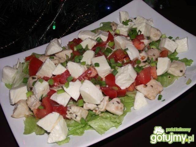 Lekka sałatka z kurczakiem i mozzarellą