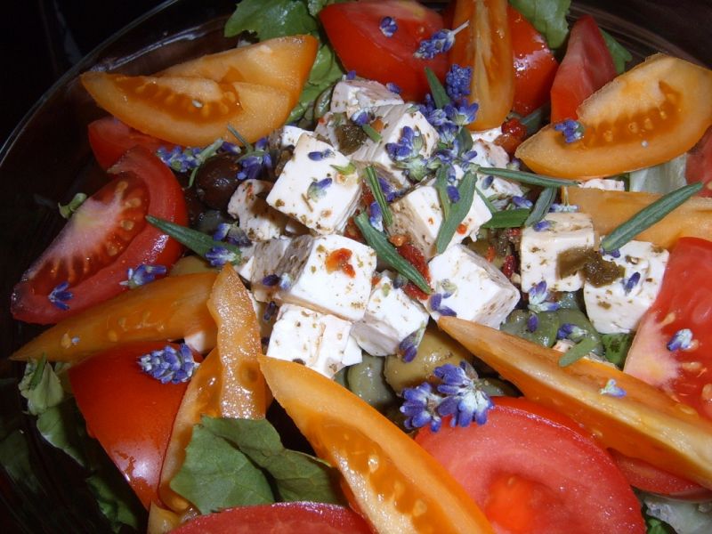 Lekka sałatka z lawendą