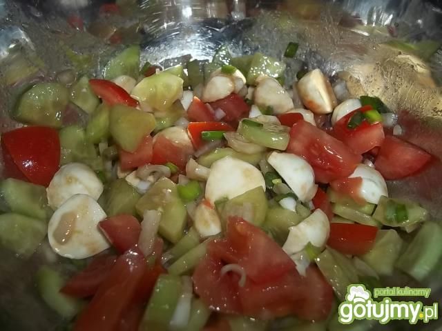 Lekka sałatka z mozzarellą