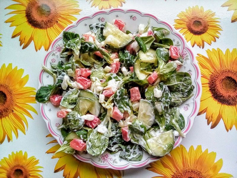 Lekka sałatka z roszponką i czerwoną papryką 