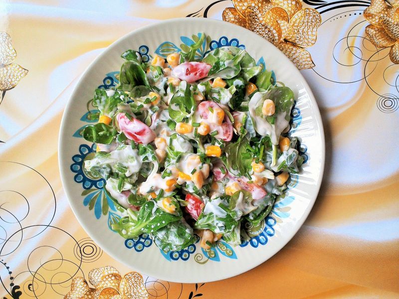 Lekka sałatka z roszponki i szczypiorku Lekka sałatka z roszponki i szczypiorku