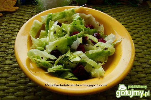 Lekka sałatka z sałaty i żurawiny  Lekka sałatka z sałaty i żurawiny