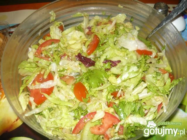 Lekka sałatka z sosem winegret