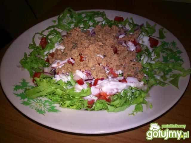 Lekka sałatka z tuńczykiem Lekka sałatka z tuńczykiem