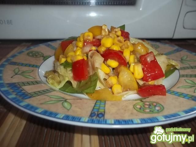 Lekka sałatka ze szpinakiem i sałatą  Lekka sałatka ze szpinakiem i sałatą