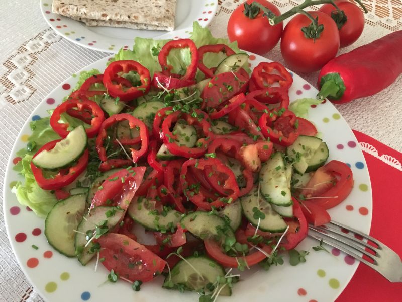 Lekka surówka ze szczypiorkiem