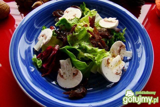 Lekka wegańska sałatka z grzybami  Lekka wegańska sałatka z grzybami