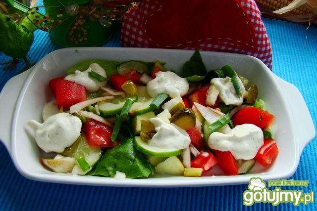 Lekka wiosenna z sosem z majonezu 