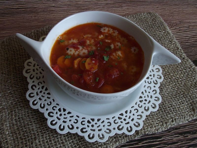 Lekka zupa pomidorowa z duszonych warzyw Lekka zupa pomidorowa z duszonych warzyw
