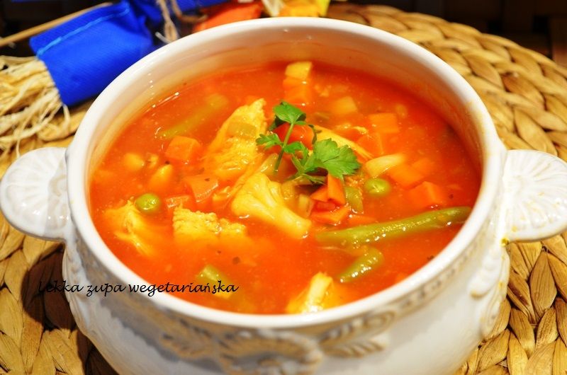 Lekka zupa wegetariańska Lekka zupa wegetariańska