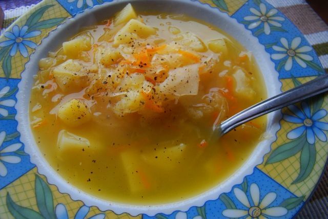 Lekka zupa z kiszonej kapusty  Lekka zupa z kiszonej kapusty