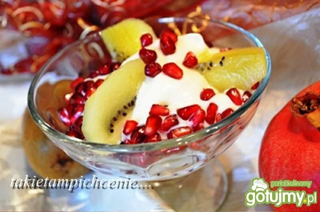 Lekki deser z granatem i kiwi Lekki deser z granatem i kiwi