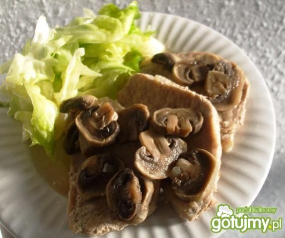 Lekki schab z pieczarkami i sałatą  Lekki schab z pieczarkami i sałatą