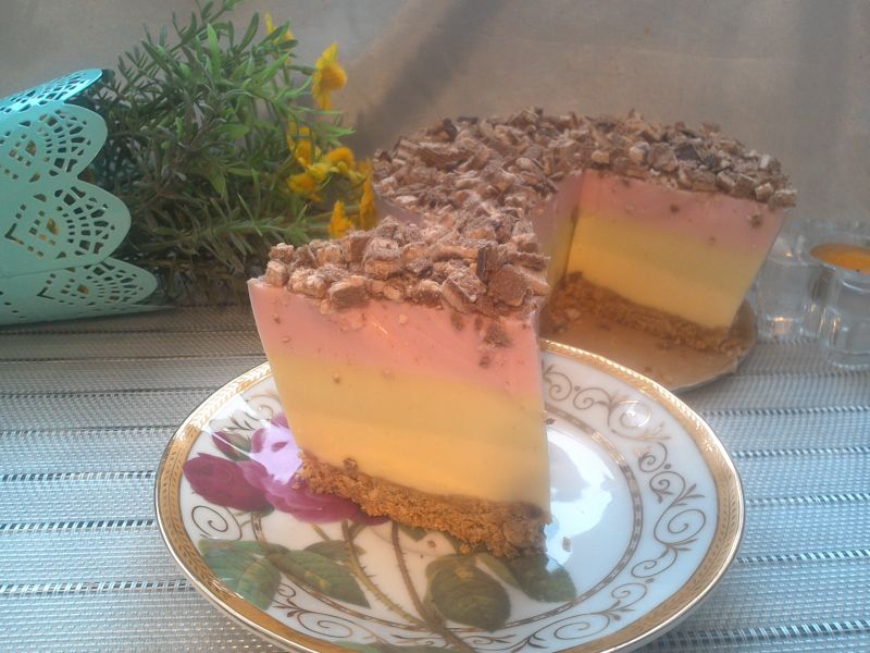 Lekki torcik kefirowy ze słodką posypką Lekki torcik kefirowy ze słodką posypką